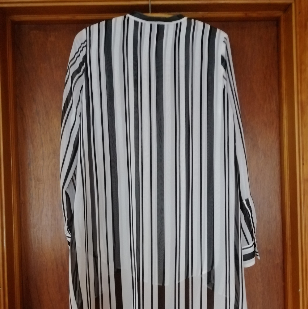 Black and White Button Down Blouse - Picture 3 of 4